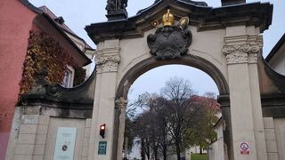 美しい二つの図書館は必見。