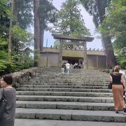 凛とした空気が漂う神域