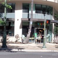 １階のコンビニ入り口