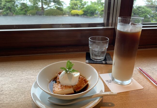 天気が良ければ窓辺のカウンター