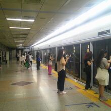 仁川地下鉄1号線ホームの様子