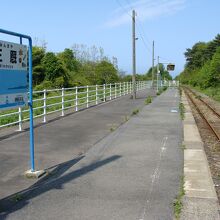 １面１線の寂しいホーム