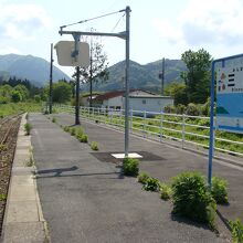 ３両は停車出来る長いホーム