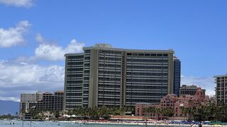 ロイヤルハワイアンホテルからのワイキキビーチの眺めが素晴らしかったです。