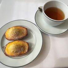 【ジランドール】の朝食で配られる焼きたてのマドレーヌは絶品！