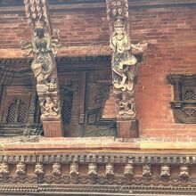 彫刻が素晴らしい