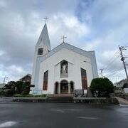 五島市中心部に建つ白亜の教会！