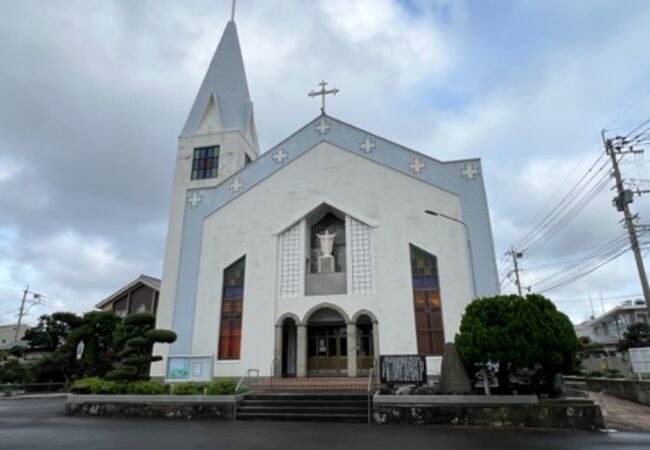 五島市中心部に建つ白亜の教会！