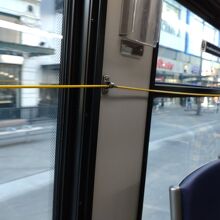 降車したいときに引っ張るワイヤー