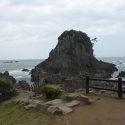 越前海岸の柱状節理の島