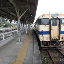 筑豊本線で乗ってきた列車がこちらのホームに到着