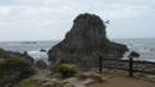 越前海岸の柱状節理の島