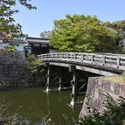 城跡への橋が朽ちていて、橋を渡れなかった