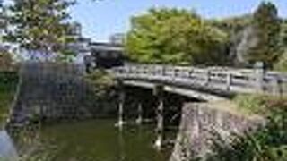 城跡への橋が朽ちていて、橋を渡れなかった