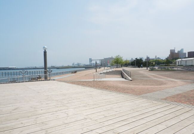 開放的な海と空とそして公園　～　青い海公園