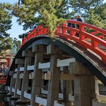 赤い太鼓橋