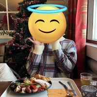 朝食は付近のレストランでのバイキング。