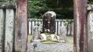 源頼家の墓：鎌倉幕府二代将軍、指月殿の境内にある