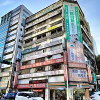 このビルの10階と11階が客室