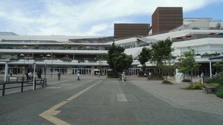 それぞれ別のコンセプトを持つ４フロアを見通せる吹き抜けが素敵