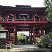 青雲寺（静岡県土肥）：朱色の山門が印象的な