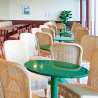 朝食会場　日当たりが良い。