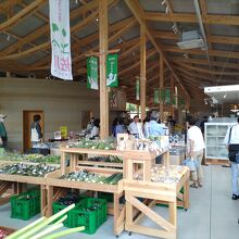 道の駅内の地産品・土産物売場。