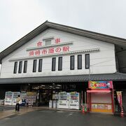 「鍋焼きラーメン」や「わら焼きかつおたたき」が食べられます