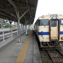 原田駅に到着。列車は折り返して桂川駅へ戻る