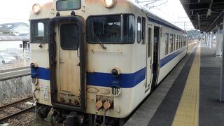 本線両端に非電化区間が残る元炭鉱路線