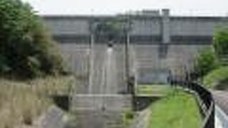 平成竣工のオーソドックスな作り、由来は周辺の大河「篠山川」上流部の「水分（みくまり）の神」の伝説から