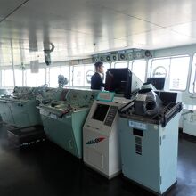 ブリッジ　操舵室