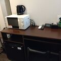 部屋は狭いが電子レンジがある