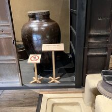 味噌蔵　こういうのが見られると　生活の様子が実感できます