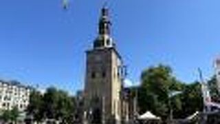 オスロ中央駅前からも見えるオスロのシンボル