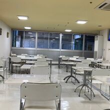 一人客が多いのかな。朝食会場は教室形式でした。