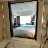 バスルームはスケルトン(ブラインドあり)