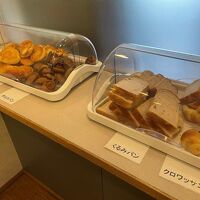 軽朝食のパン。4種類ありました。