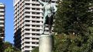 キャプテンクック像