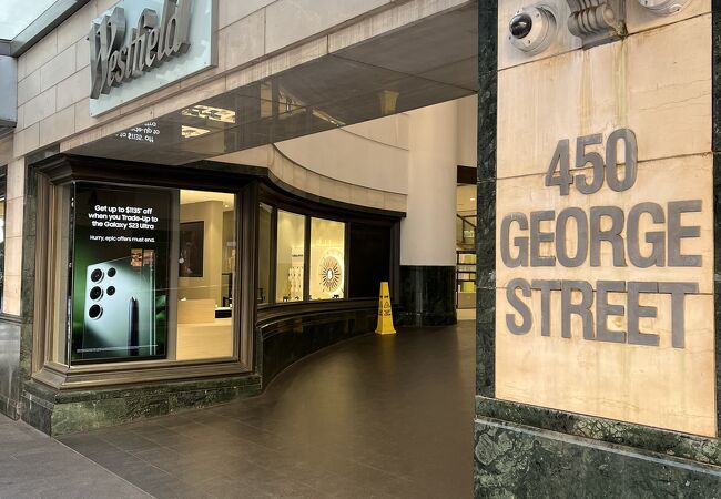 シドニーの中心部を南北に走る