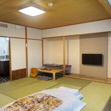 10畳和室の部屋入口側です。