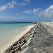 滑走路脇の海が驚くほど美しい