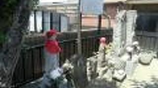 地蔵や石碑が並ぶ戦場跡