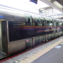 先頭車両は二階建て