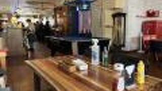 アレックス サルーン