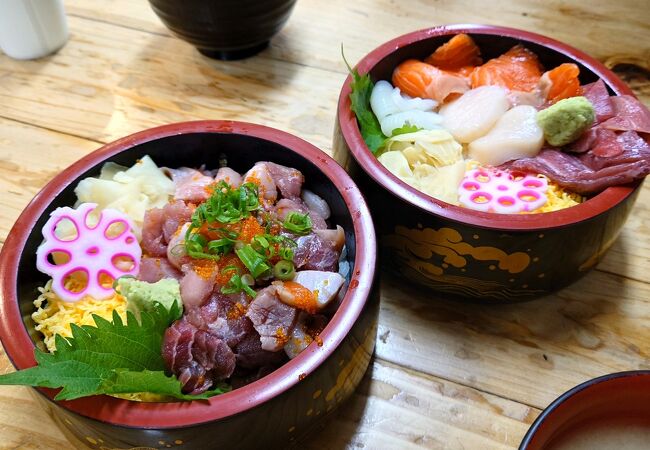 アウガの地下１階で海鮮丼。