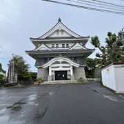 福江城跡にあります！