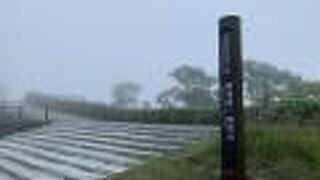 天気が悪い日でしたから、湖は霧で真っ白でした