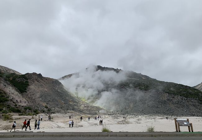 明治10年（1877年）に、釧路の網元が硫黄の採掘を開始