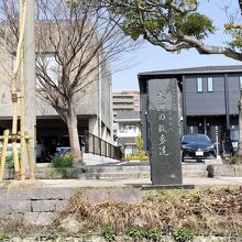 水辺の散歩道